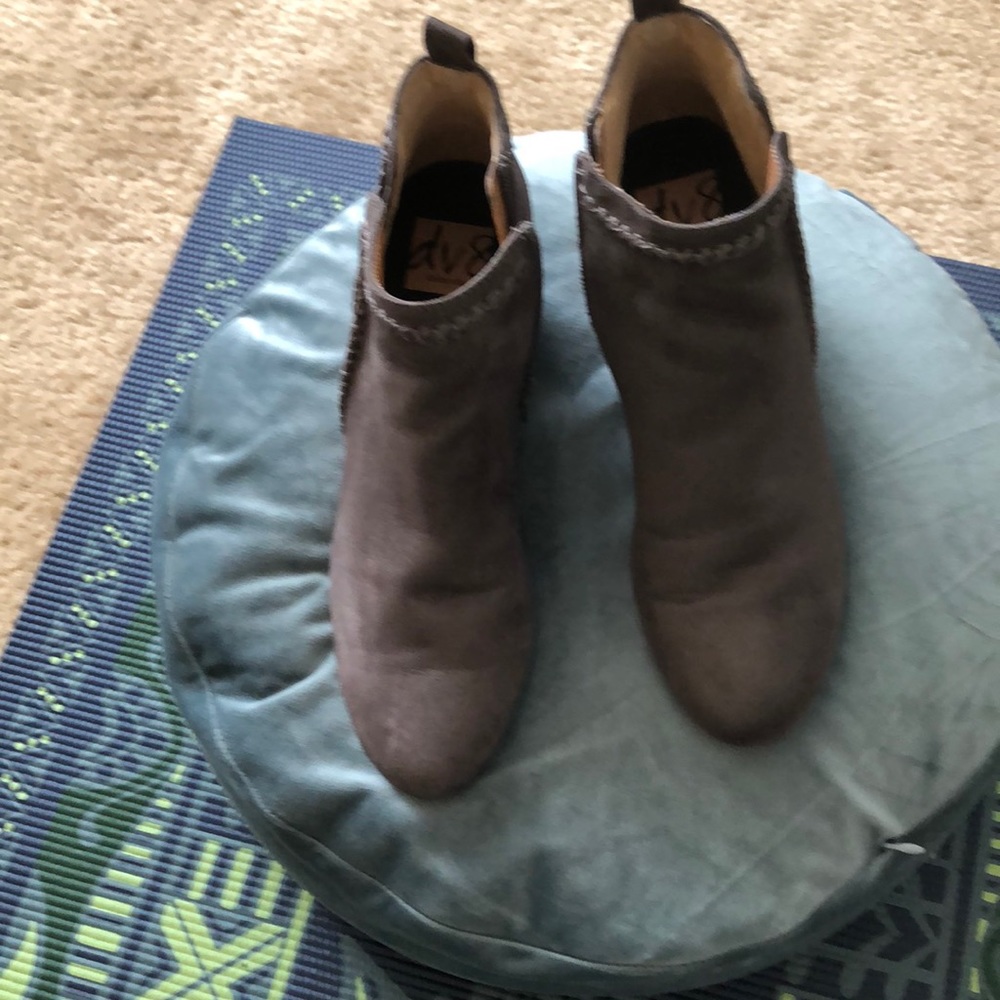 darker tan very stylish boots